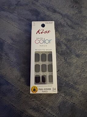 Kiss Salon Color Ready-to-Wear Full-Cover Nails - black